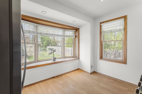 Tiny photo for 132 Hiawatha Drive, Clarendon Hills, IL 60514 (MLS # 12616526)