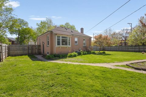 Tiny photo for 132 Hiawatha Drive, Clarendon Hills, IL 60514 (MLS # 12616526)