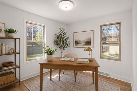 Tiny photo for 132 Hiawatha Drive, Clarendon Hills, IL 60514 (MLS # 12616526)