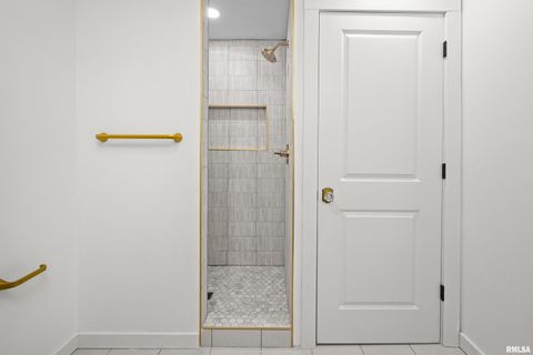 Tiny photo for 204 GREENWOOD Avenue, Bettendorf, IA 52722 (MLS # QC4269813)