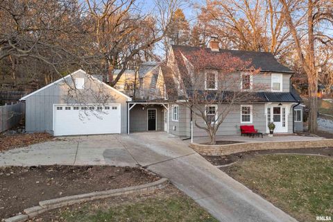 Photo of 204 GREENWOOD Avenue, Bettendorf, IA 52722 (MLS # QC4269813)