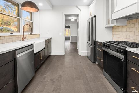 Tiny photo for 204 GREENWOOD Avenue, Bettendorf, IA 52722 (MLS # QC4269813)