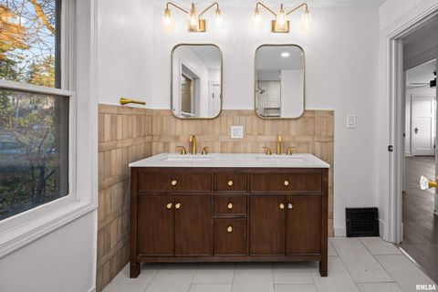 Tiny photo for 204 GREENWOOD Avenue, Bettendorf, IA 52722 (MLS # QC4269813)