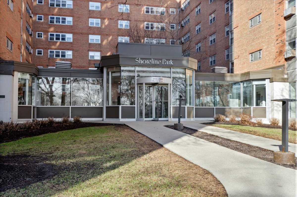 4950 N Marine Drive 902