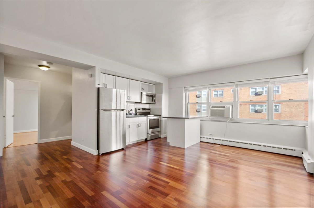 4950 N Marine Drive 902