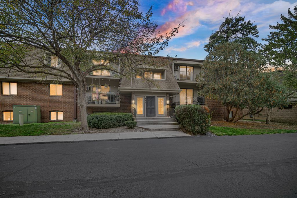 Photo for 128 E Bailey Road #G, Naperville, IL 60565 (MLS # 12501266)