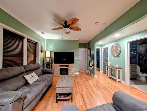 Tiny photo for 3910 N Bernard Street #2E, Chicago, IL 60618 (MLS # 12552394)