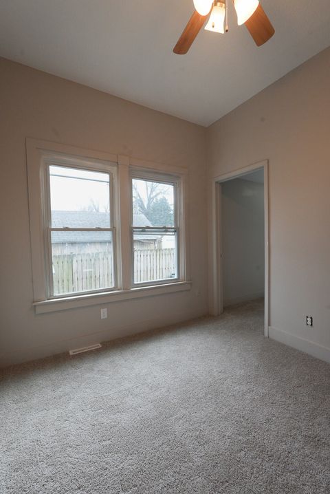 Tiny photo for 117 E Garfield Street, Davenport, IA 52803 (MLS # 12604420)