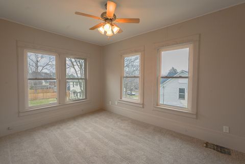 Tiny photo for 117 E Garfield Street, Davenport, IA 52803 (MLS # 12604420)