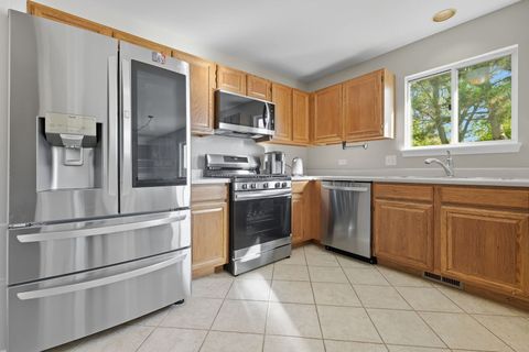 Tiny photo for 93 Berkshire Court, Gurnee, IL 60031 (MLS # 12489040)