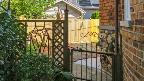 Tiny photo for 535 N Ashland Avenue, La Grange Park, IL 60526 (MLS # 12582033)