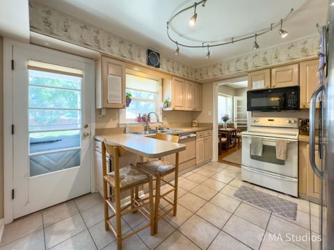 Tiny photo for 1219 Golf Lane, Wheaton, IL 60189 (MLS # 12578690)