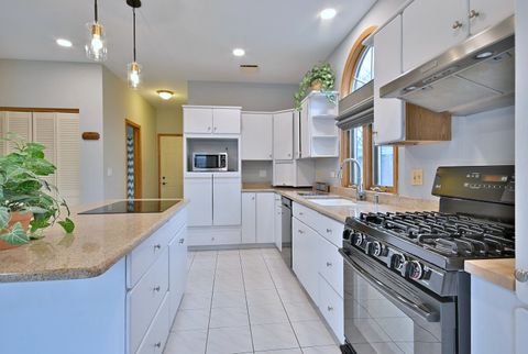 Tiny photo for 244 S Linden Avenue, Elmhurst, IL 60126 (MLS # 12589798)