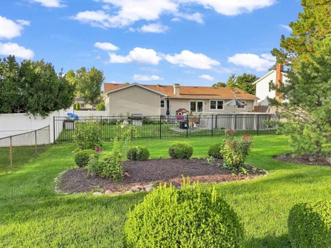 Tiny photo for 564 Gateshead S, Elk Grove Village, IL 60007 (MLS # 12737576)