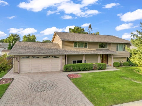 Tiny photo for 564 Gateshead S, Elk Grove Village, IL 60007 (MLS # 12737576)