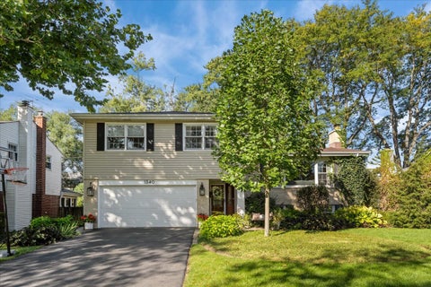 Photo of 1340 Hawthorne Lane, Glenview, IL 60025 (MLS # 12770579)
