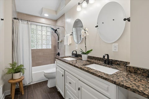 Tiny photo for 15670 W Sprucewood Lane, Libertyville, IL 60048 (MLS # 12768042)