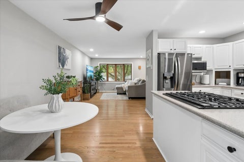 Tiny photo for 15670 W Sprucewood Lane, Libertyville, IL 60048 (MLS # 12768042)