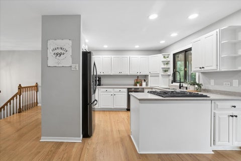 Tiny photo for 15670 W Sprucewood Lane, Libertyville, IL 60048 (MLS # 12768042)