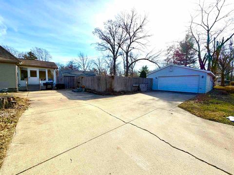 Tiny photo for 821 E 6TH Street, Centralia, IL 62801 (MLS # 100000036)