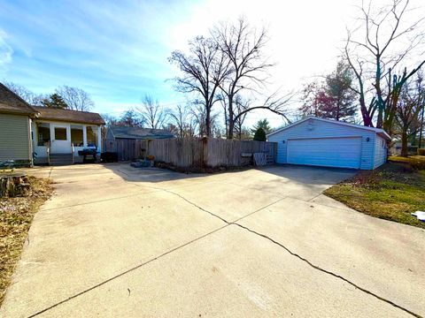Tiny photo for 821 E 6TH Street, Centralia, IL 62801 (MLS # 100000036)