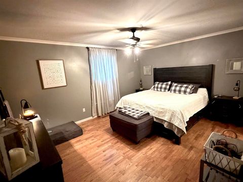 Tiny photo for 821 E 6TH Street, Centralia, IL 62801 (MLS # 100000036)