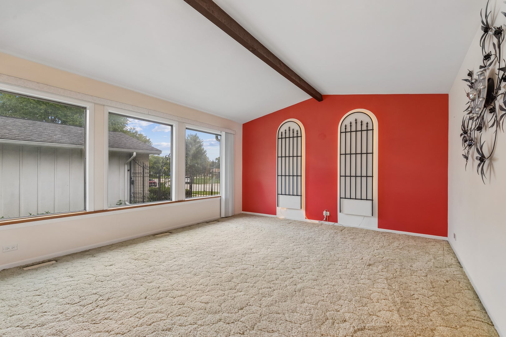 1564 White Trail