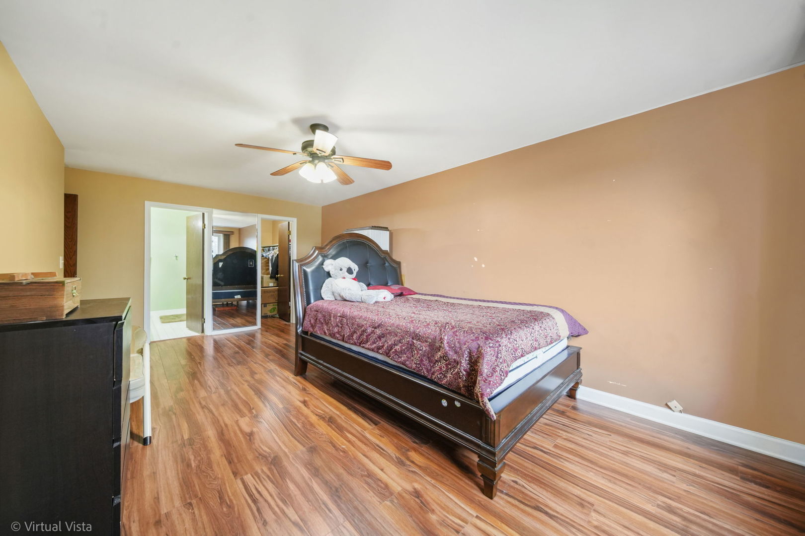 Niles, Illinois 60714, United States, 2 Bedrooms Bedrooms, ,2 BathroomsBathrooms,Residential,Active,232534