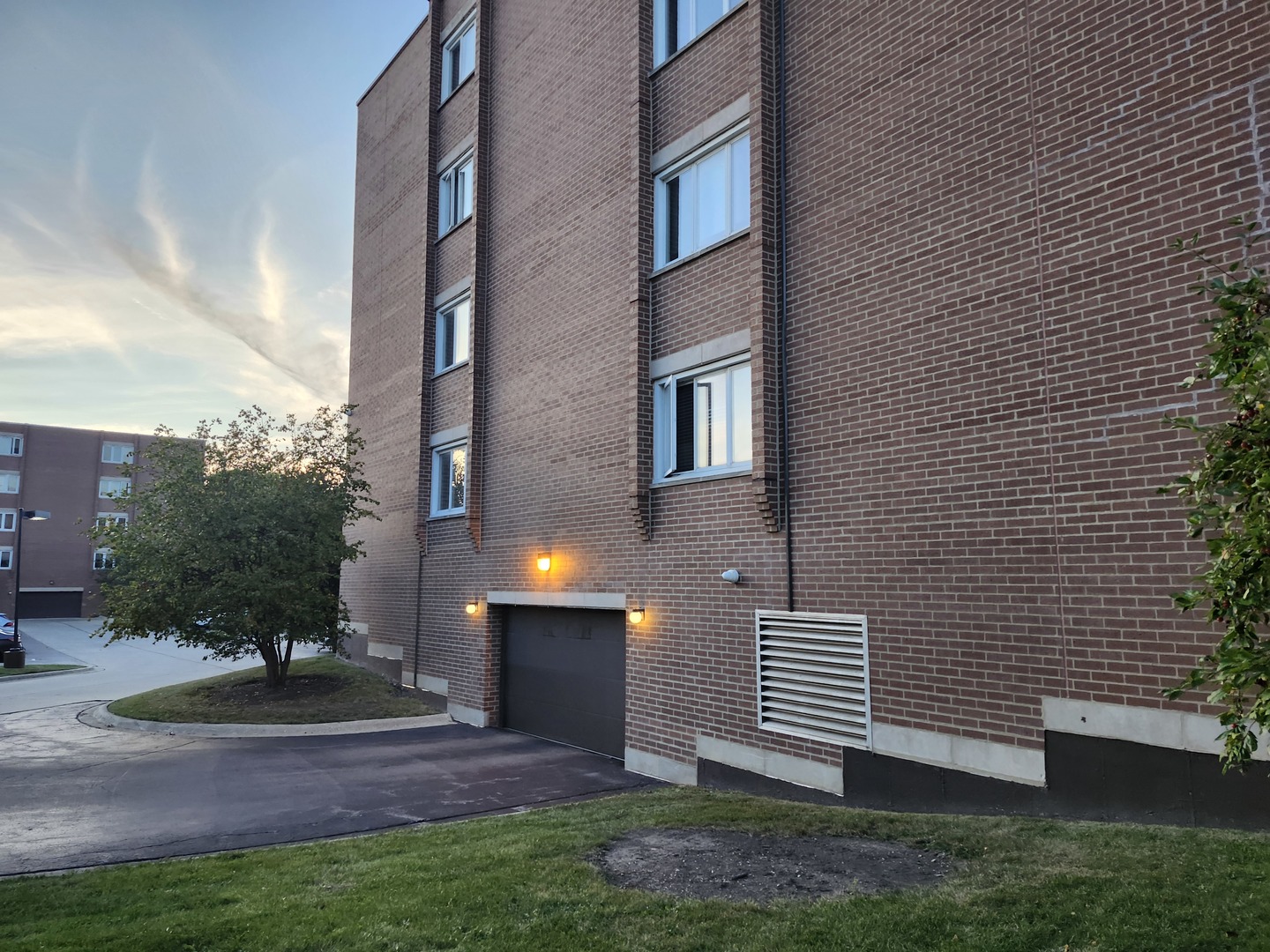 Niles, Illinois 60714, United States, 2 Bedrooms Bedrooms, ,2 BathroomsBathrooms,Residential,Active,232534