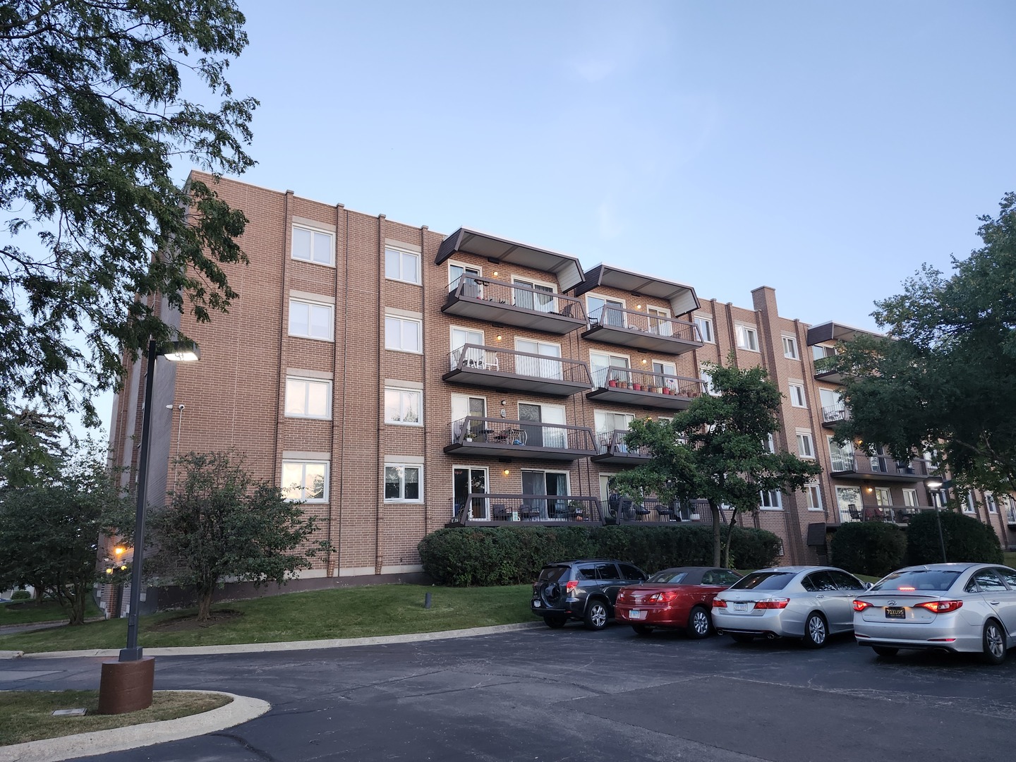 Niles, Illinois 60714, United States, 2 Bedrooms Bedrooms, ,2 BathroomsBathrooms,Residential,Active,232534