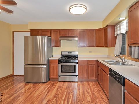 Tiny photo for 5014 W Circle Place, Crestwood, IL 60418 (MLS # 12616593)