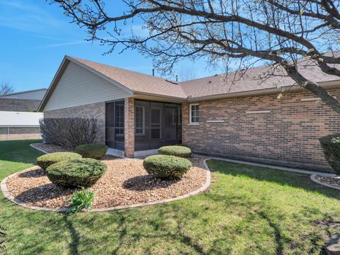 Tiny photo for 5014 W Circle Place, Crestwood, IL 60418 (MLS # 12616593)