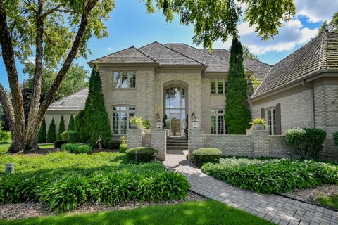 Photo of 38W601 CLUBHOUSE Drive, St. Charles, IL 60175 (MLS # 12694804)