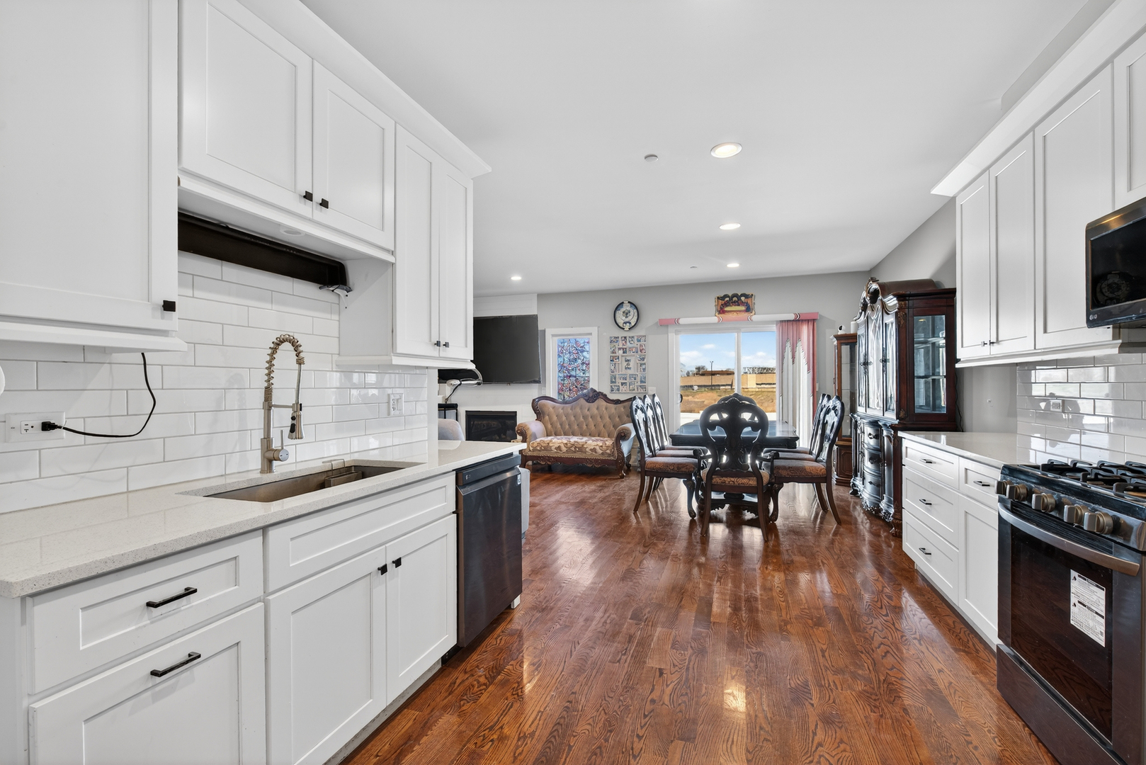 8166 W 87th Street 8166