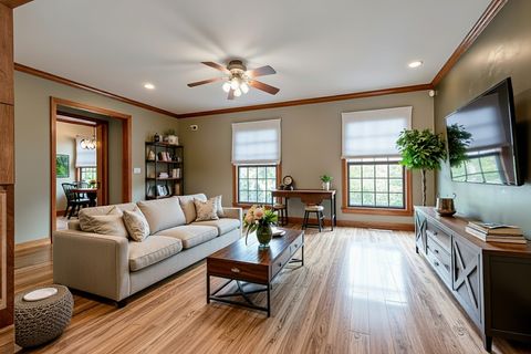 Tiny photo for 1137 Pine Tree Lane, Libertyville, IL 60048 (MLS # 12490388)
