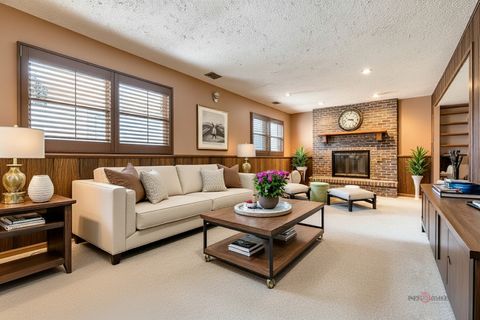 Tiny photo for 1137 Pine Tree Lane, Libertyville, IL 60048 (MLS # 12490388)