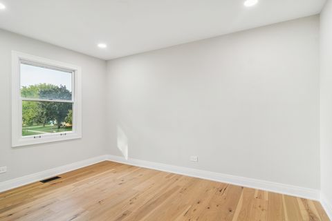 Tiny photo for 1420 Hassell Road, Hoffman Estates, IL 60169 (MLS # 12501059)