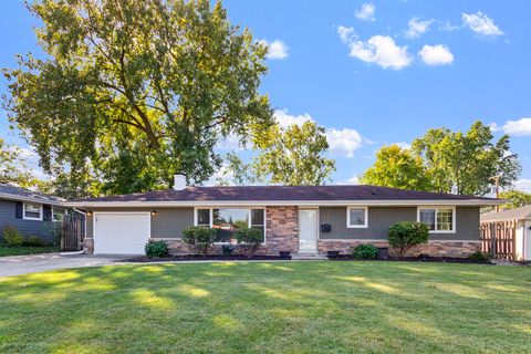 Photo of 908 Bridle Lane, Wheaton, IL 60187 (MLS # 12484159)