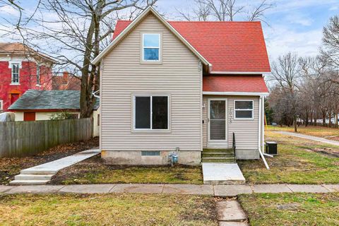 Photo of 1928 8th Avenue, Rock Island, IL 61201 (MLS # 100000609)