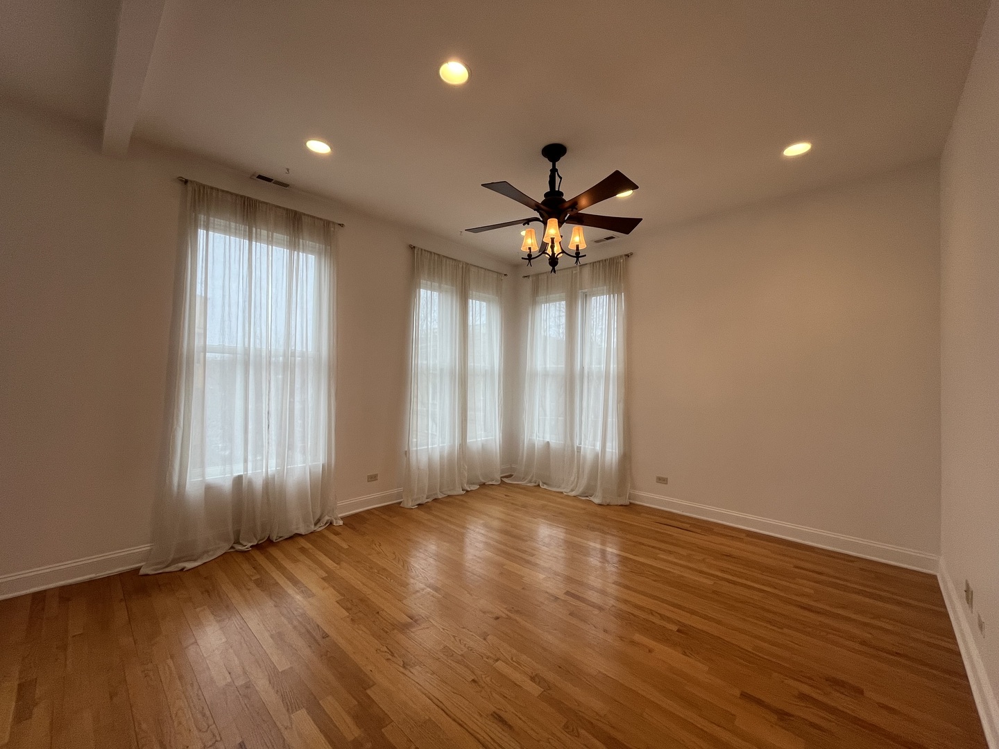 2558 W HADDON Avenue 3