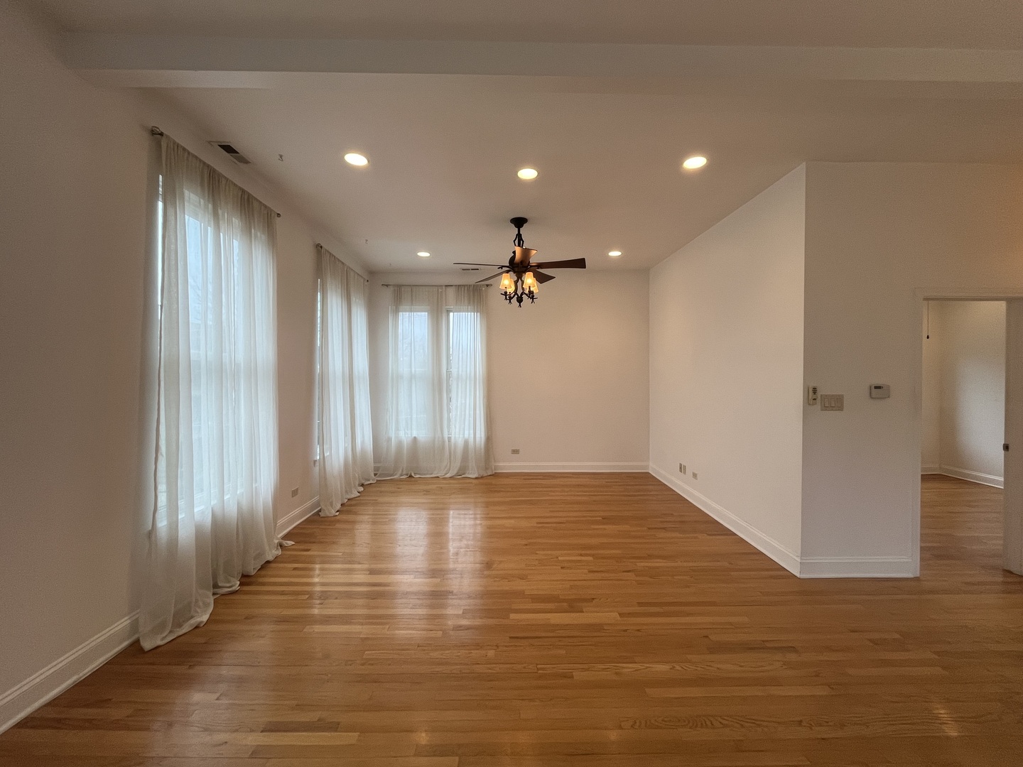 2558 W HADDON Avenue 3