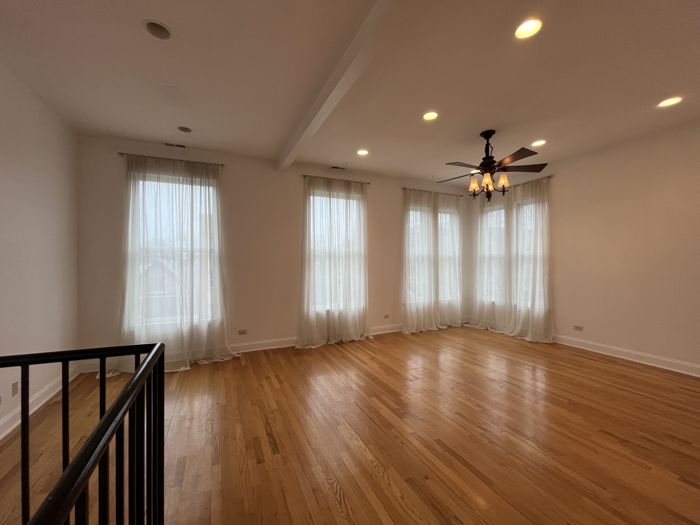 2558 W HADDON Avenue 3