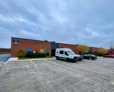 Photo of 640 Anthony Trail, Northbrook, IL 60062 (MLS # 12508760)