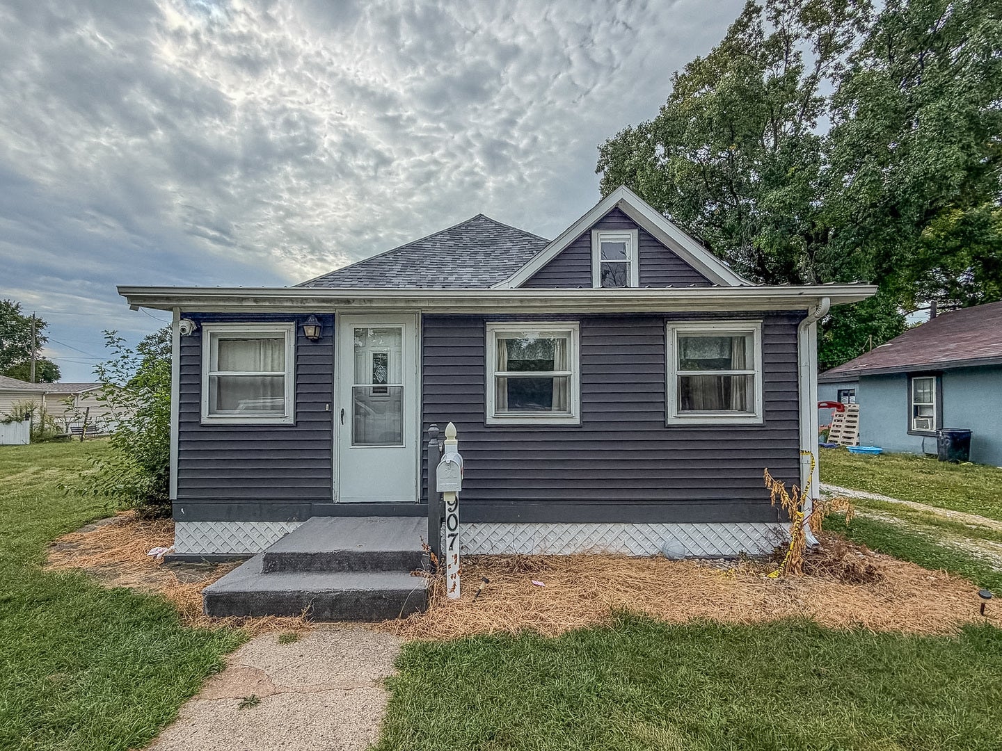 907 Central Avenue
