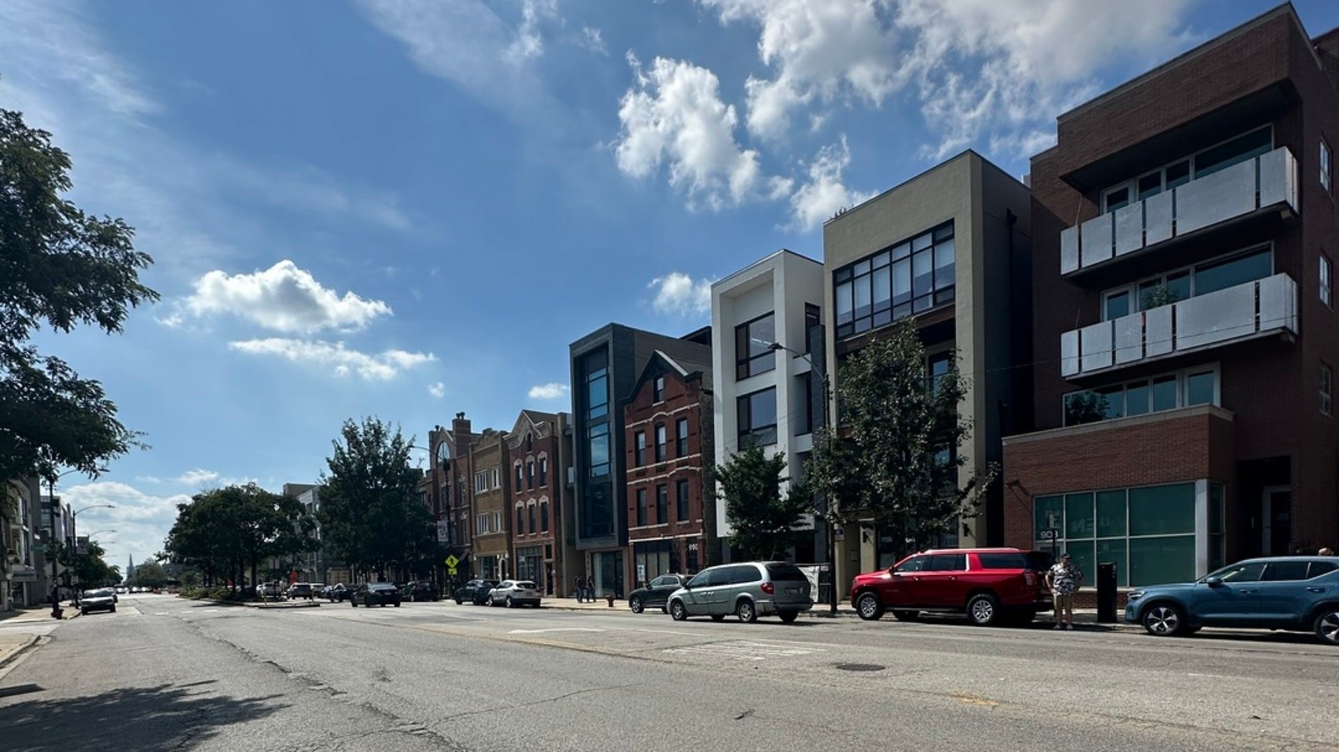 910 N ASHLAND Avenue