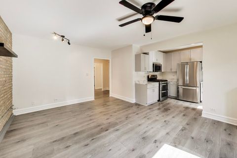 Tiny photo for 142 Clyde Avenue #3W, Evanston, IL 60202 (MLS # 12597621)