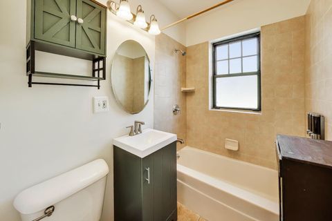 Tiny photo for 142 Clyde Avenue #3W, Evanston, IL 60202 (MLS # 12597621)