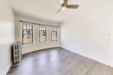 Tiny photo for 142 Clyde Avenue #3W, Evanston, IL 60202 (MLS # 12597621)