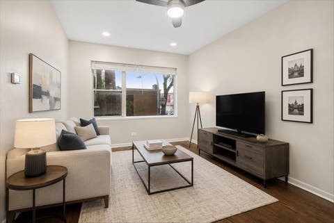 Tiny photo for 3923 W Ainslie Street #1E, Chicago, IL 60625 (MLS # 12734249)