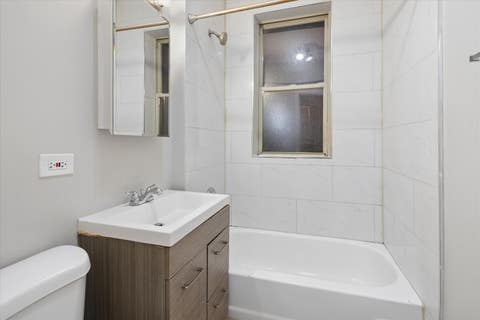Tiny photo for 3923 W Ainslie Street #1E, Chicago, IL 60625 (MLS # 12734249)